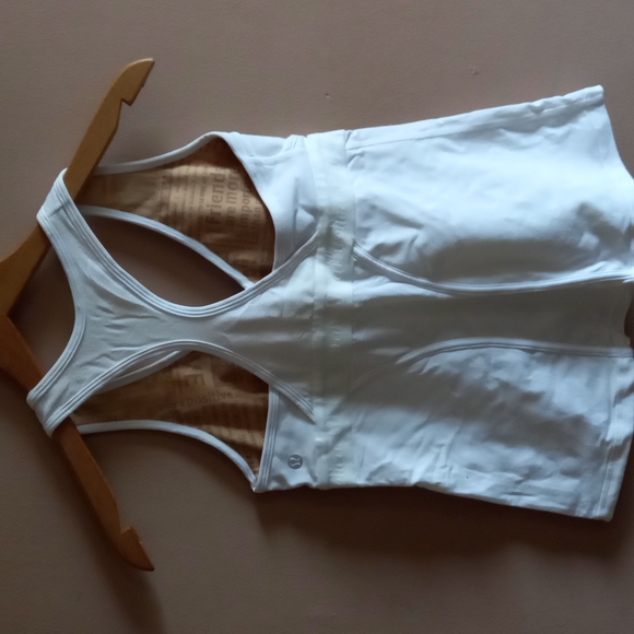 Lululemon tank - Picture 2 of 6